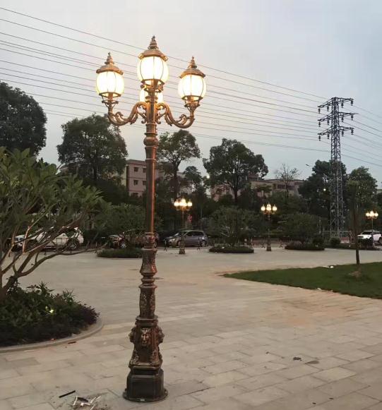 七度照明翻砂铝/压铸铝庭院灯安装后亮灯效果