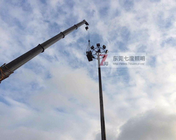 东莞七度照明LED高杆灯安装现场图片